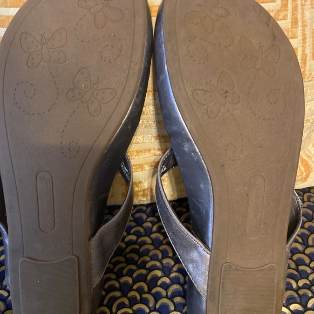 Silver Sandals Kim Rogers Size 7.5 - Picture 2 of 3